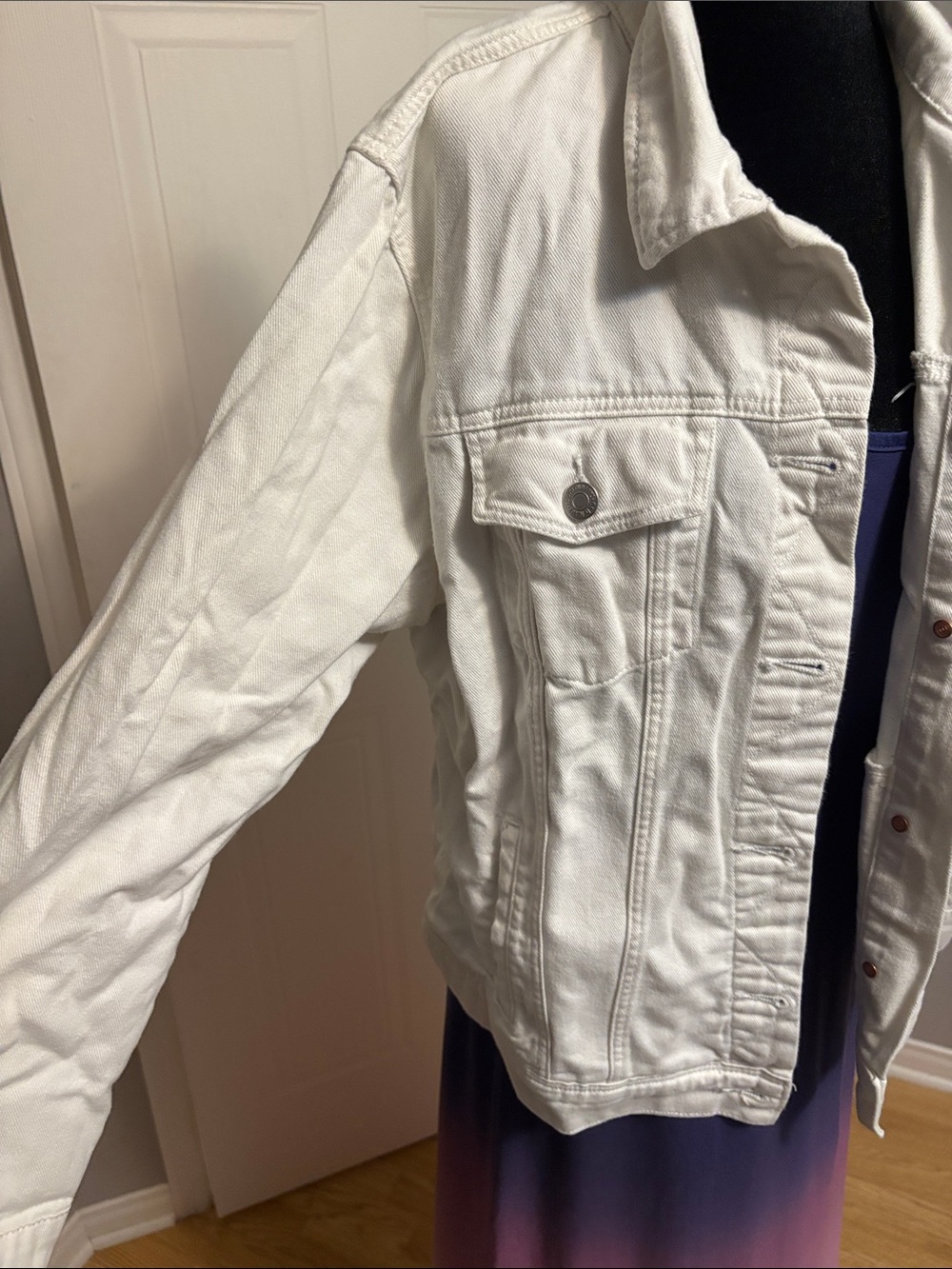 Old Navy Cream Denim Jacket XL | Classic Wardrobe Essential - Picture 2 of 5
